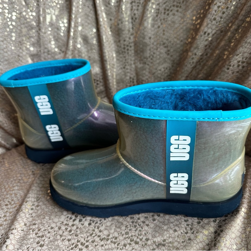 Ugg / Size 6 - image 2